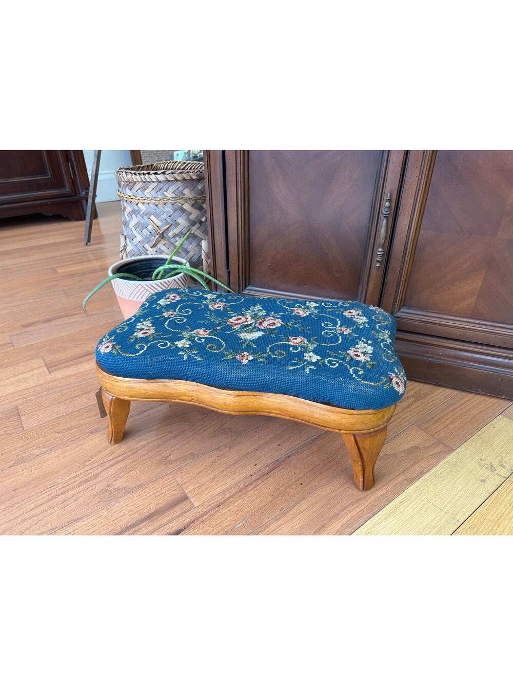 Vintage Victorian-Style Needlepoint Footstool – Blue Rose Motif, 18″ × 11″